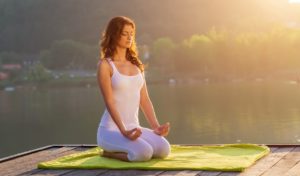 Đánh thức sức mạnh và vẻ đẹp với 15 bài tập Yoga